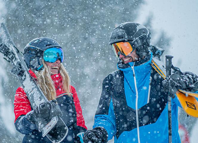 Séjour à la montagne l'hiver en amoureux sous la neige