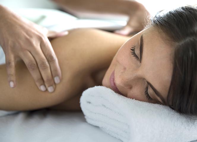 Massages dos au spa des chalets Izia à Val d'Isère