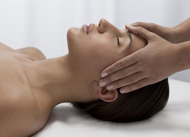 Massage visage au spa des chalets Izia à Val d'Isère