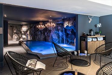 Spa avec piscine intérieure de la résidence Montana Lodge à Val Thorens