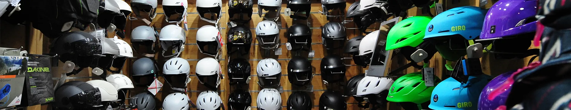 Casques et équipements de ski au ski shop Maverick à Val Thorens