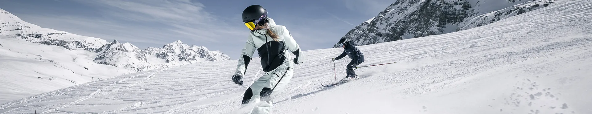 Deux skieurs sur le domaine de Val d'Isère