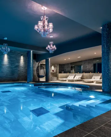 Piscine intérieure du chalet Skadi 5 étoiles à Val d'Isère